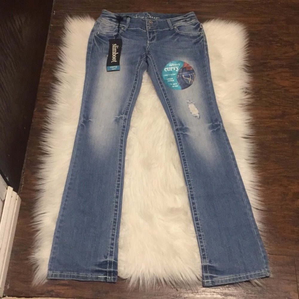 New with tag Ariya Jeans Slim-boot